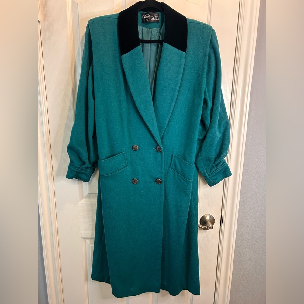 💚”Noble Fashions” Wool Blend Emerald Green w/ Black”Velvet”Collar Long Coat Sz L